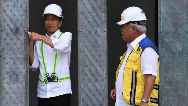 Jokowi Pasang Bilah Pertama Istana Garuda Setinggi 77 Meter