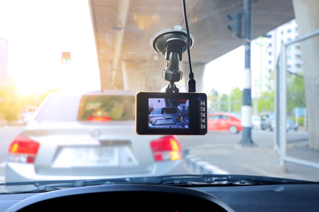 Apa Itu Dashcam Mobil dan 5 Kegunaan nya