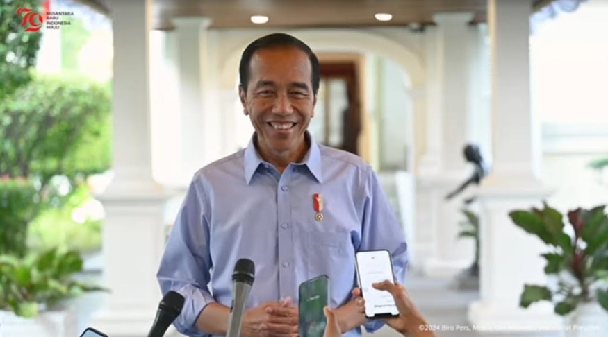 Jokowi Tertawa Saat Pramono Izin Maju Pilkada 2024 Diusung PDIP