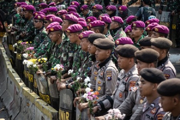 Total 700 Aparat Kawal Demo BEM SI Jelang Lengser Jokowi