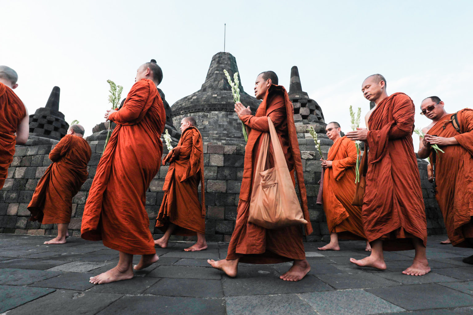 36 Biksu Thudong yang Jalan Kaki dari Thailand Sampai di Borobudur