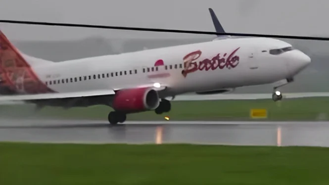 Heboh Pesawat Batik Air Mendarat Miring-Hampir Sentuh Landasan
