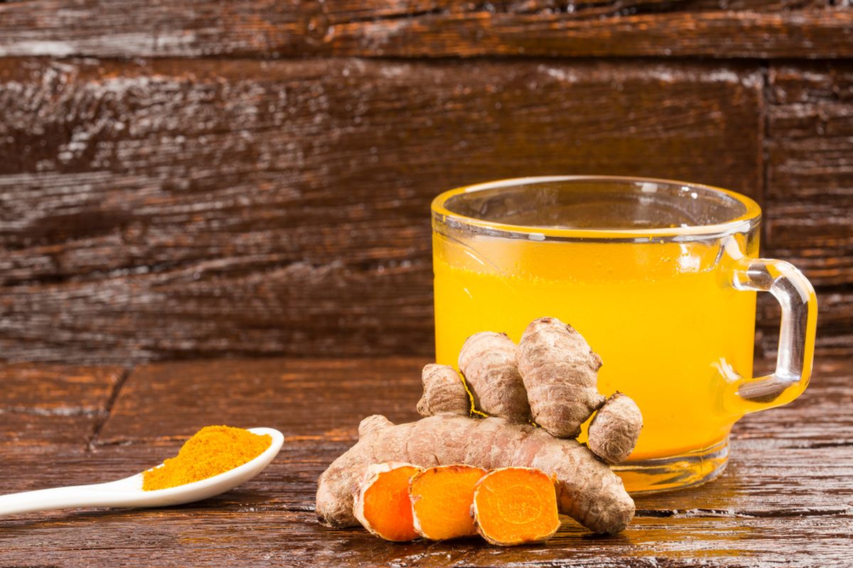 6 Manfaat Ajaib Minum Air Kunyit Setiap Hari