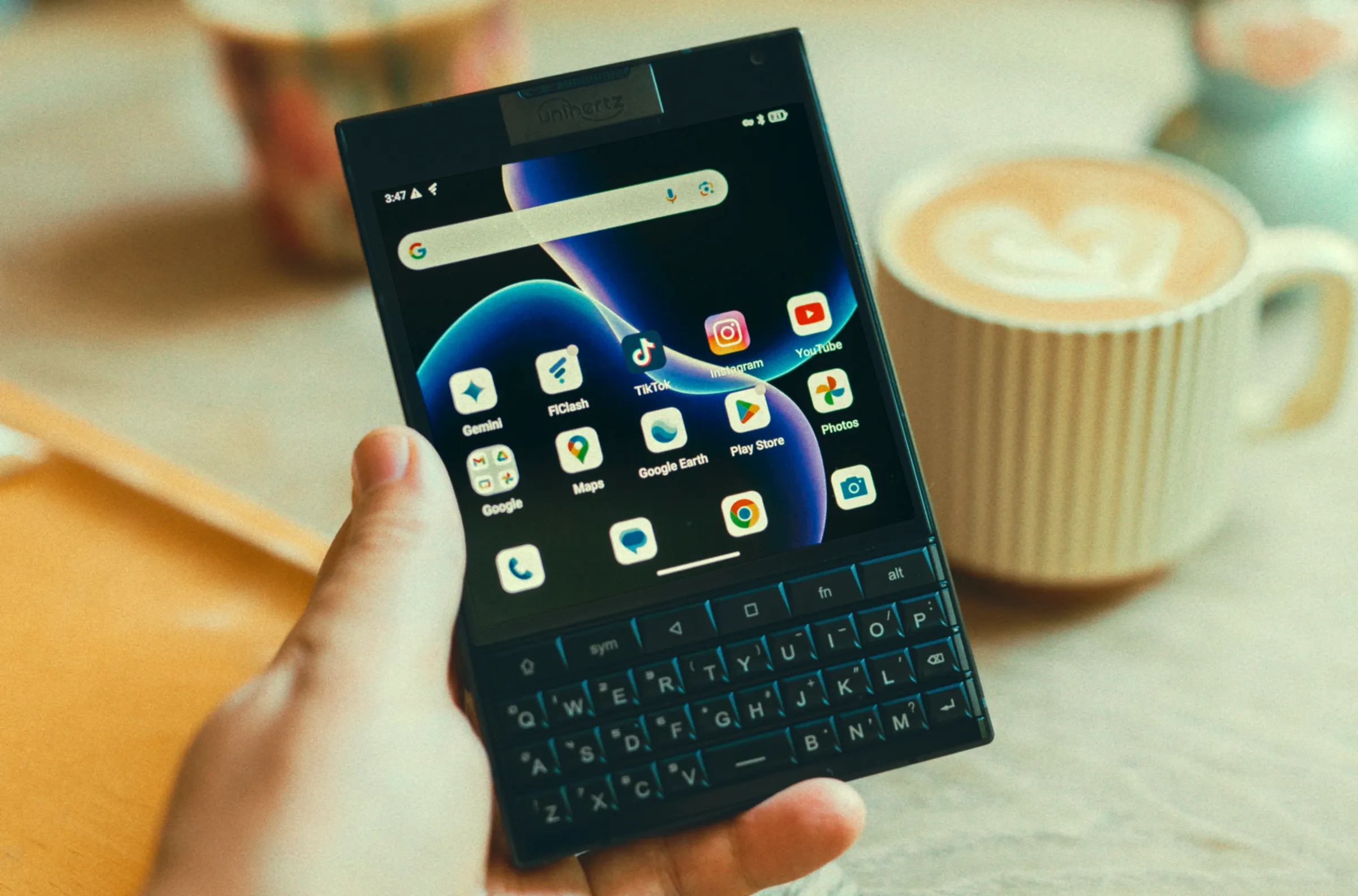 BlackBerry Kembali Lengkap dengan Keyboard Fisik