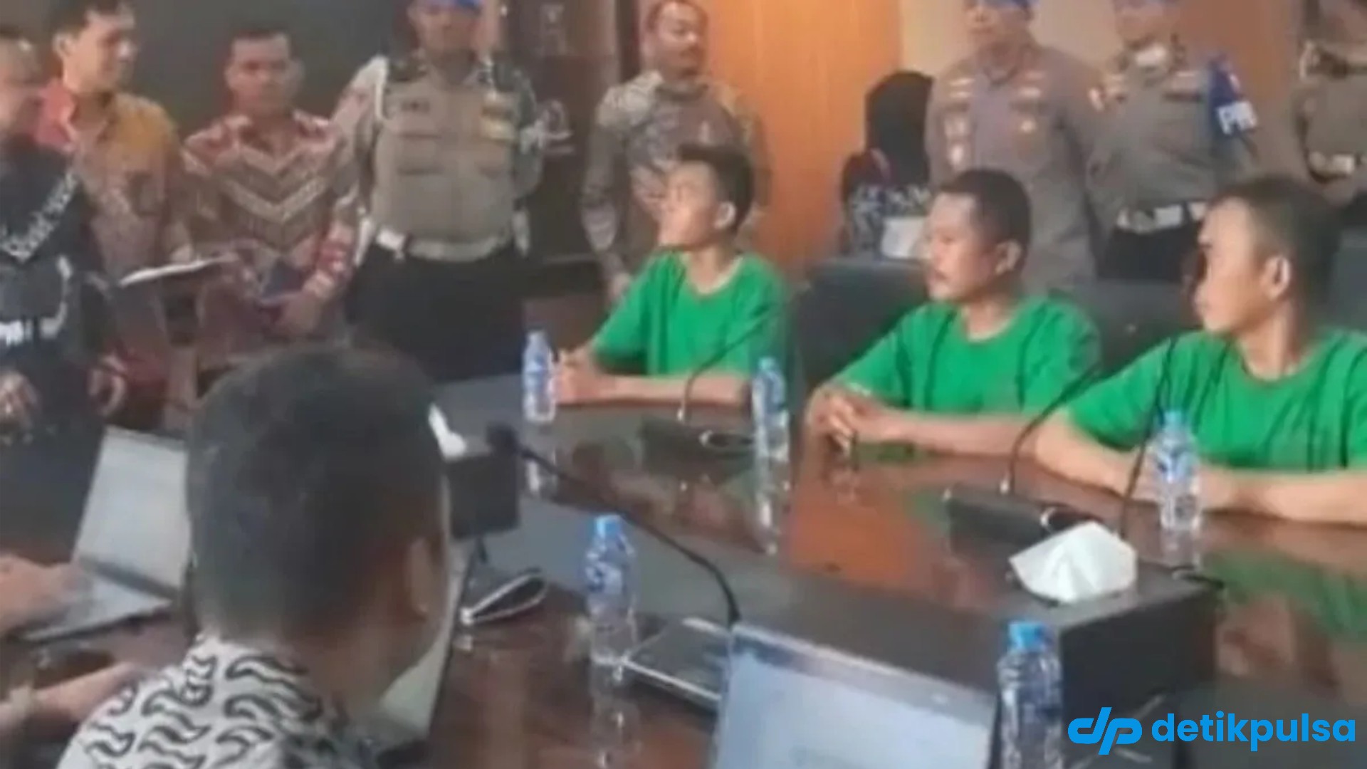 Pemeriksaan 7 Anggota Brimob Pelindas Ojol Disiarkan Langsung