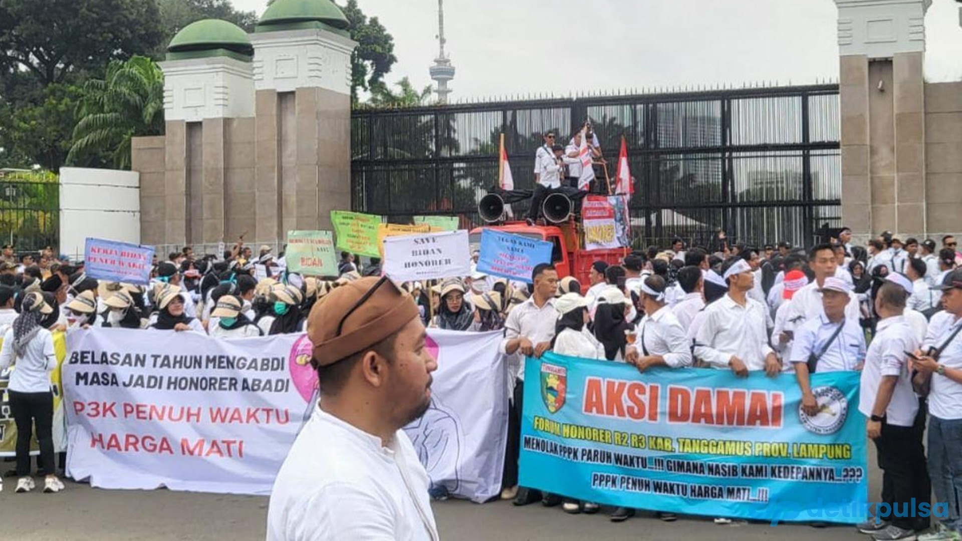 Demo Buruh di Depan DPR 2 Tol Dalam Kota Diblokir
