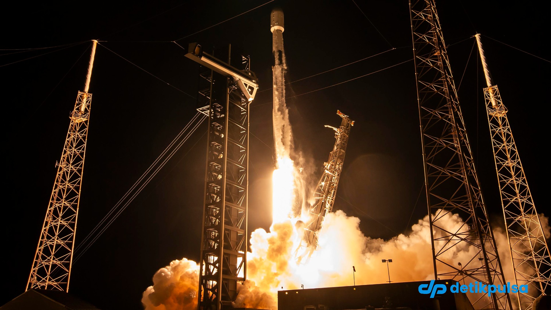 Satelit Nusantara 5 Resmi Melesat ke Antariksa