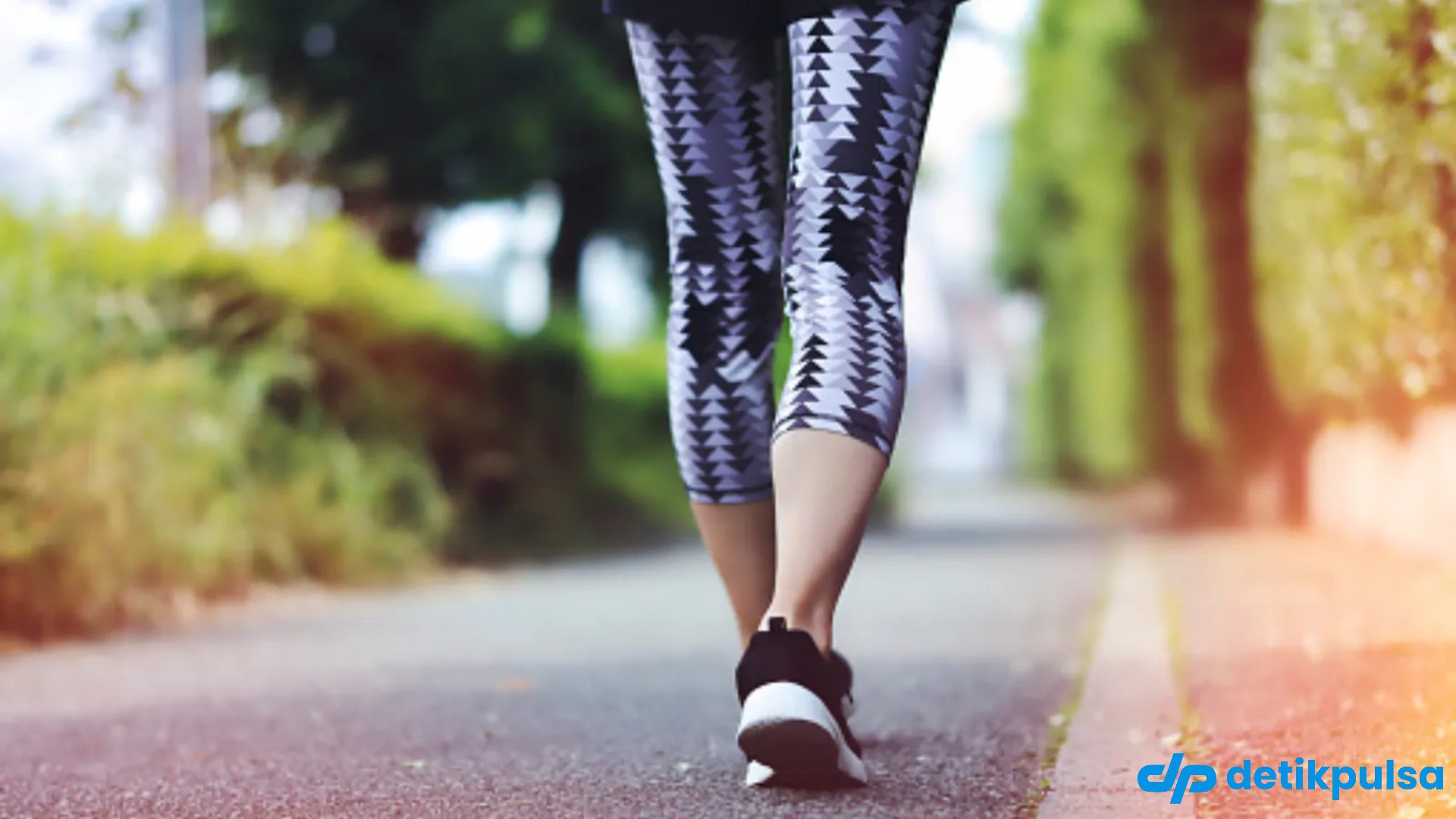 10 Tips Jalan Kaki untuk Turunkan BB