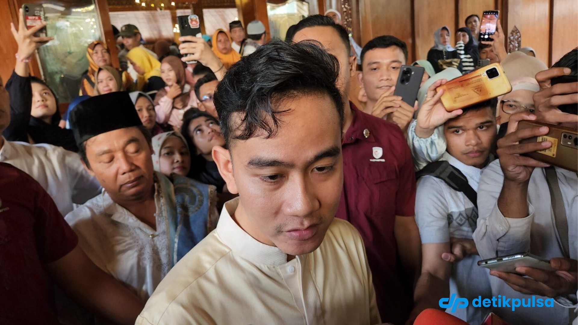 Gibran Didampingi 3 Pengacara Hadapi Gugatan Rp125 T