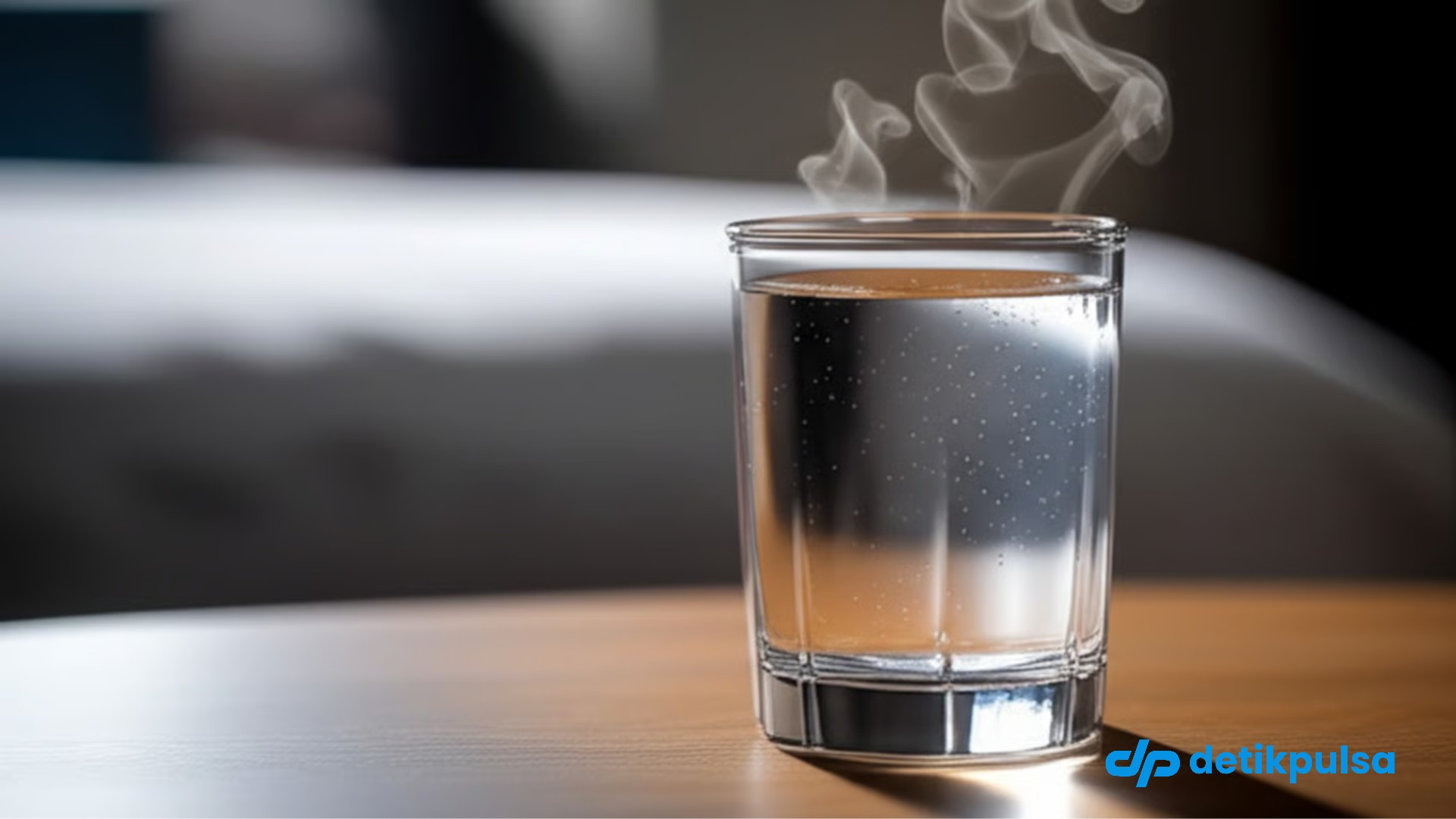 4 Manfaat Minum Air Putih Hangat Tepat Waktu agar Langsing