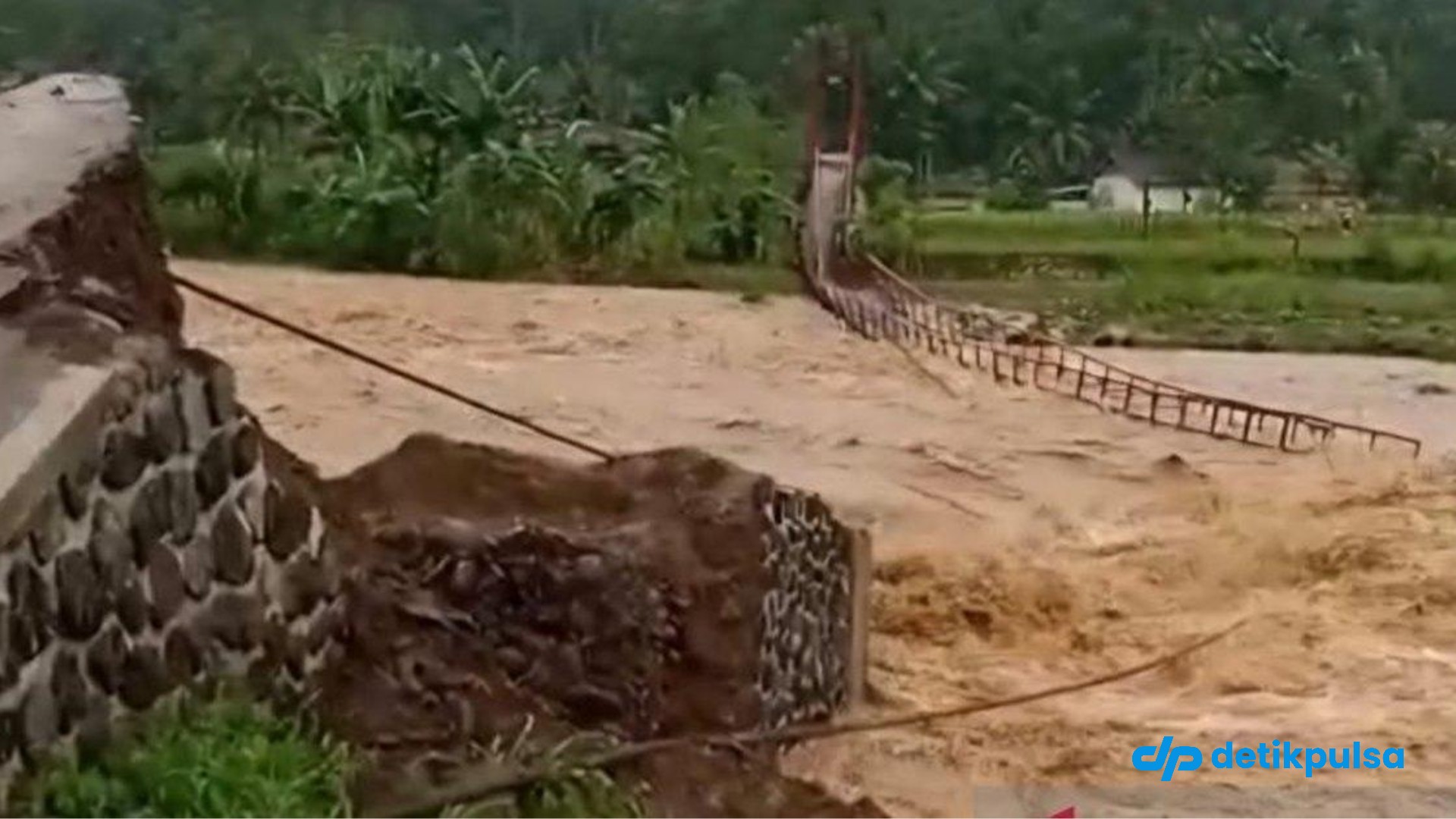 5 Kecamatan di Cianjur Diterjang Banjir-Longsor Besar