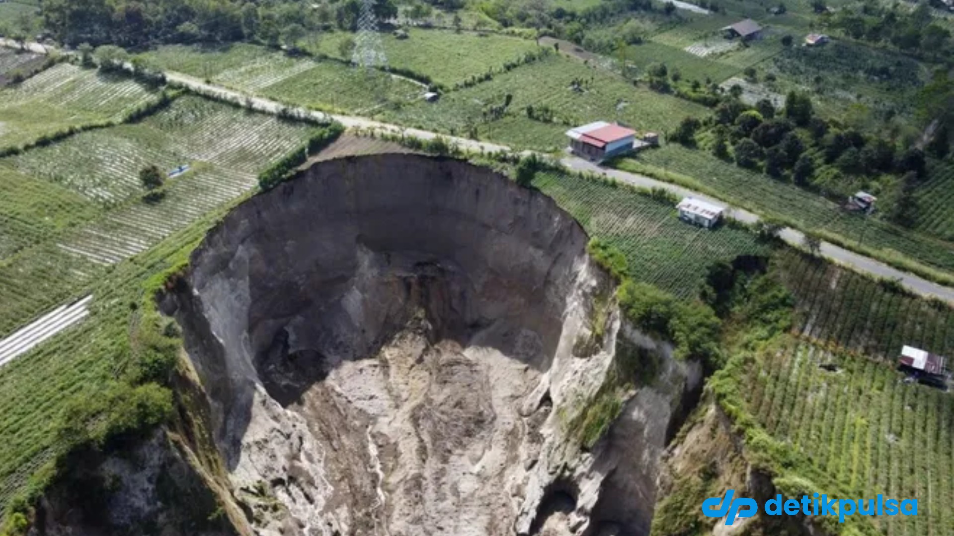 Heboh 1 Lubang Raksasa di Aceh Makin Lebar