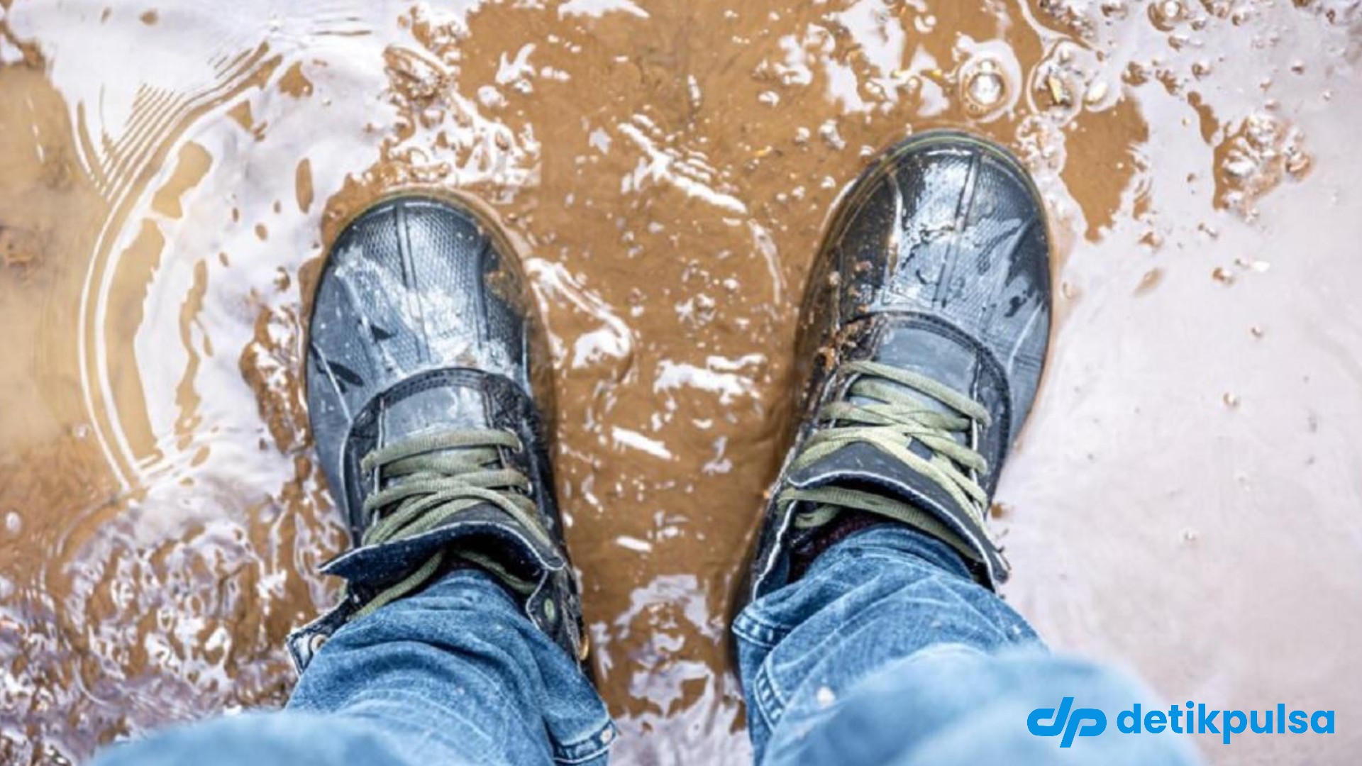 7 Cara Mudah Keringkan Sepatu Tanpa Sinar Matahari