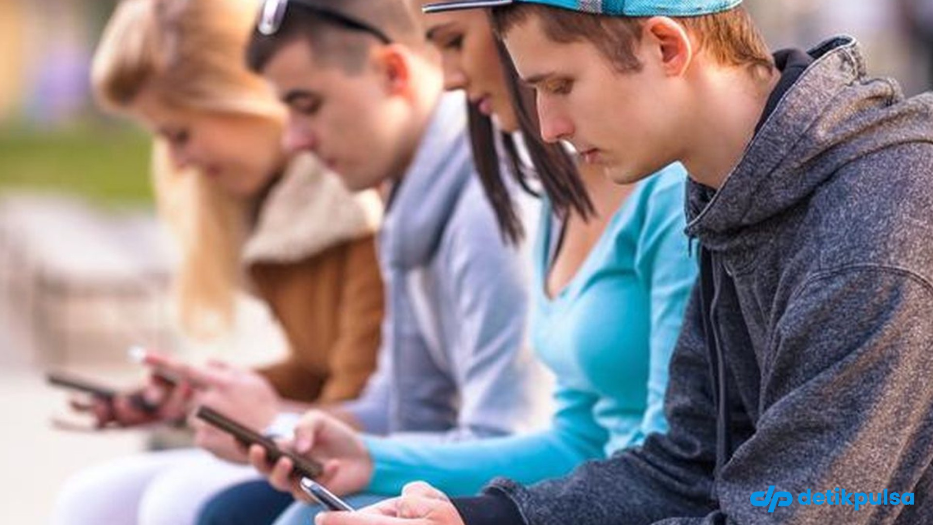 HP Wajib Pakai Baterai Lepas Pasang Mulai 2027